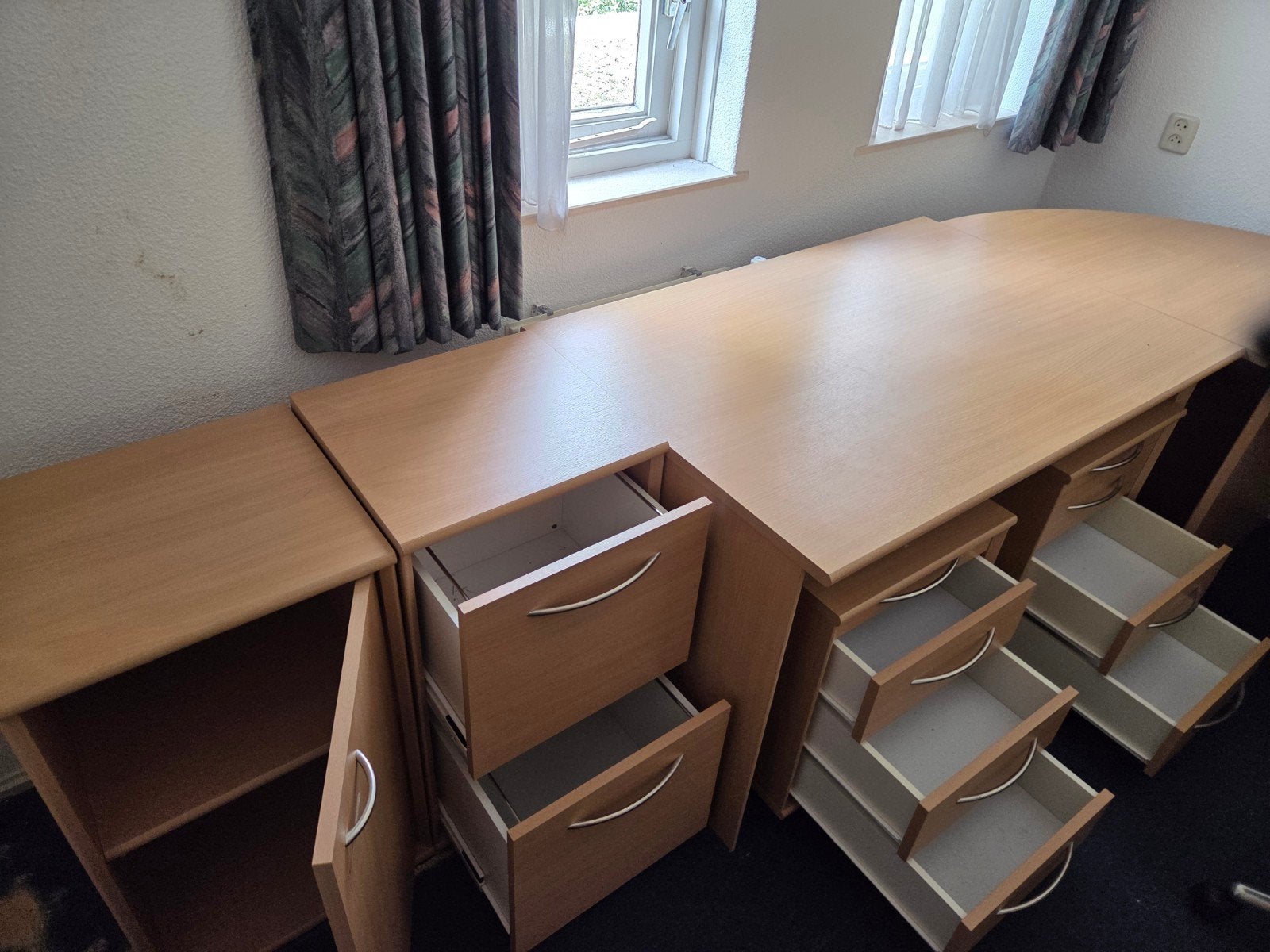 Ruim hoekbureau met opbergruimte en lades, Huis en Inrichting, Bureaus, Ophalen, Met lades, Gebruikt, Spaanplaat of MDF