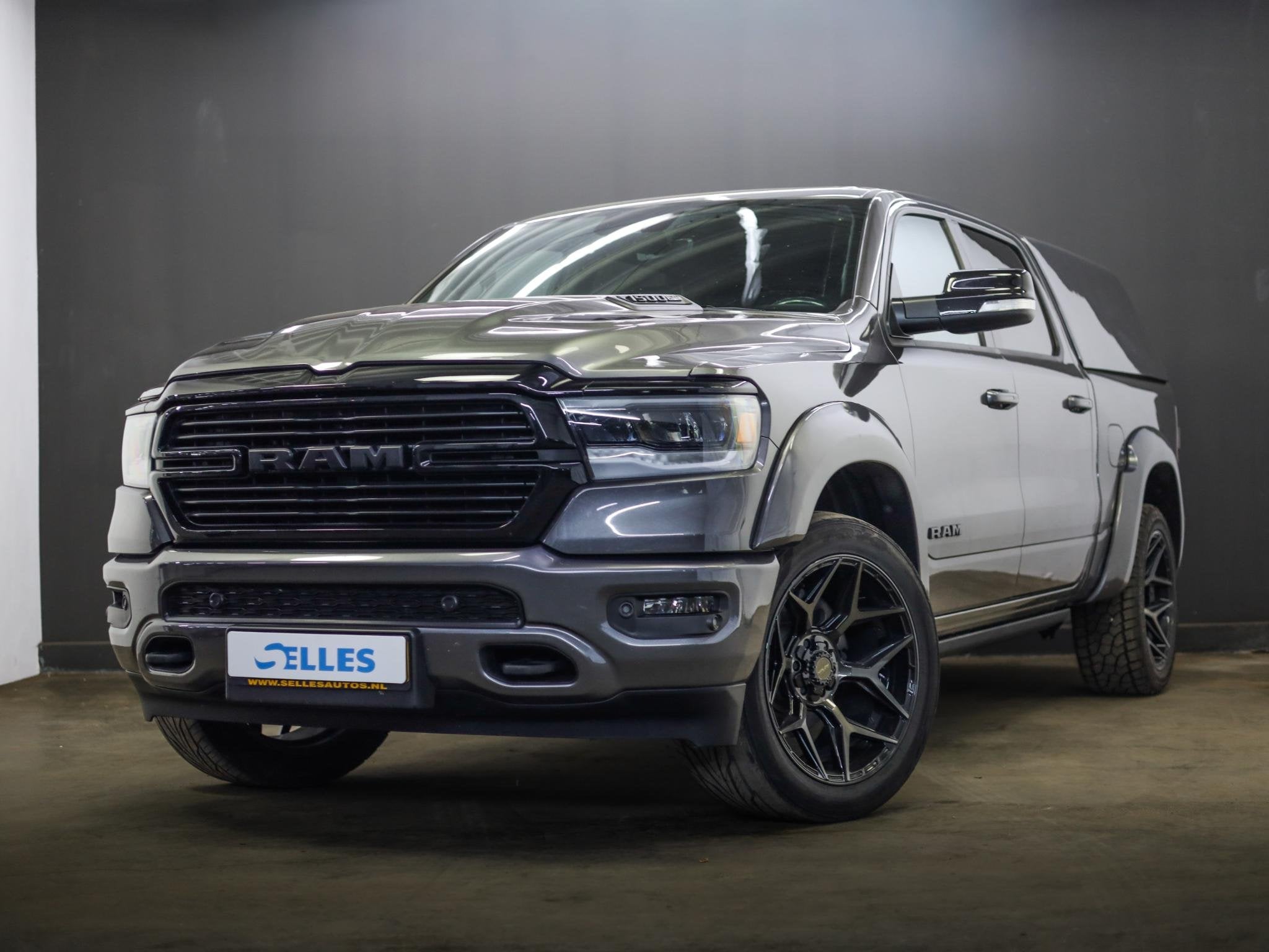 Dodge Ram 1500 5.7 V8 4x4 Crew Cab Laramie Night | Hardtop |, Automaat, Gebruikt, 5654 cc, Bedrijf