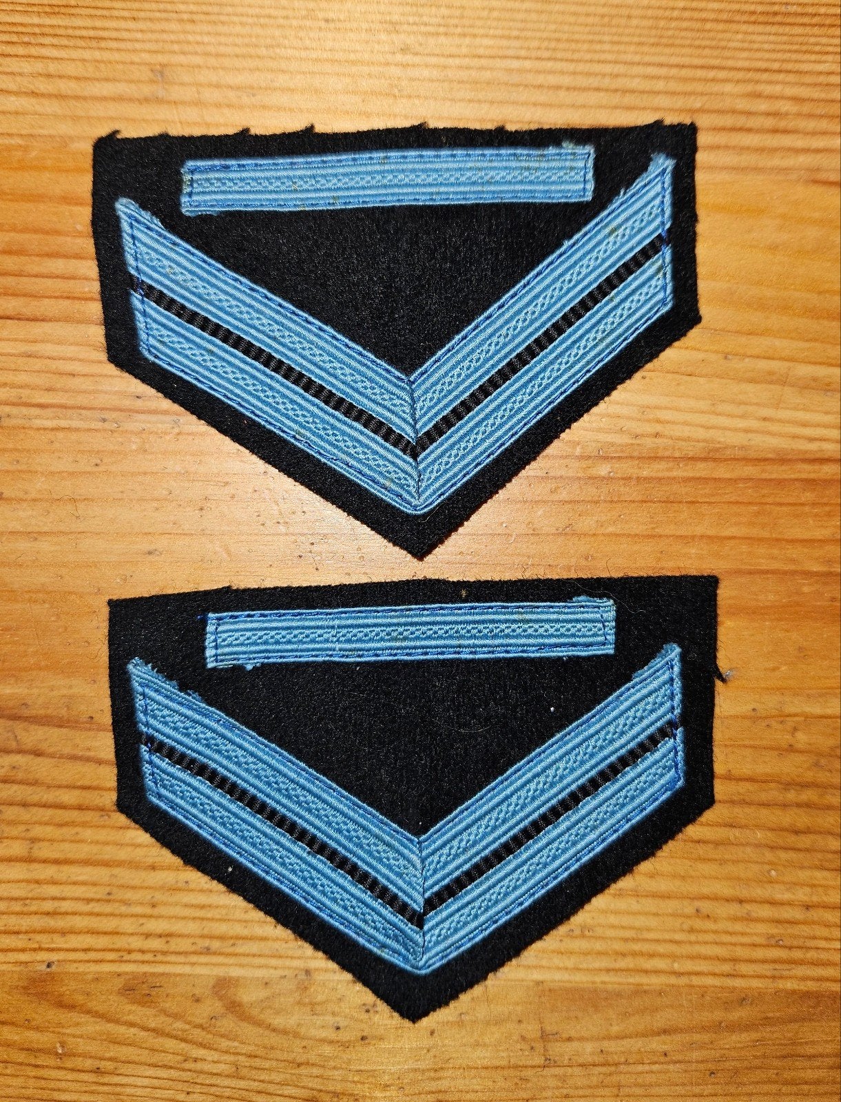KLu rangstrepen Korporaal der 1e klasse, Verzamelen, Ophalen of Verzenden, Luchtmacht, Nederland, Embleem of Badge