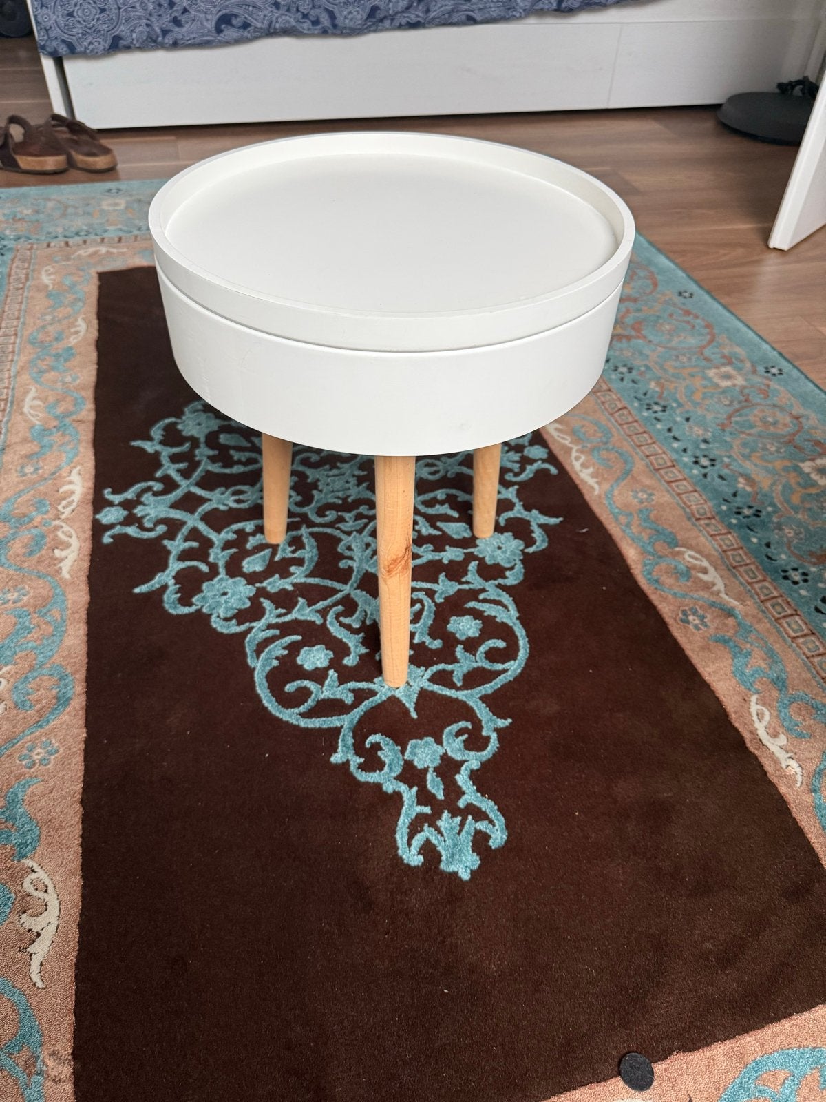 Witte ronde bijzettafel met opbergruimte, Huis en Inrichting, Ophalen, Minder dan 45 cm, Minder dan 55 cm, Gebruikt