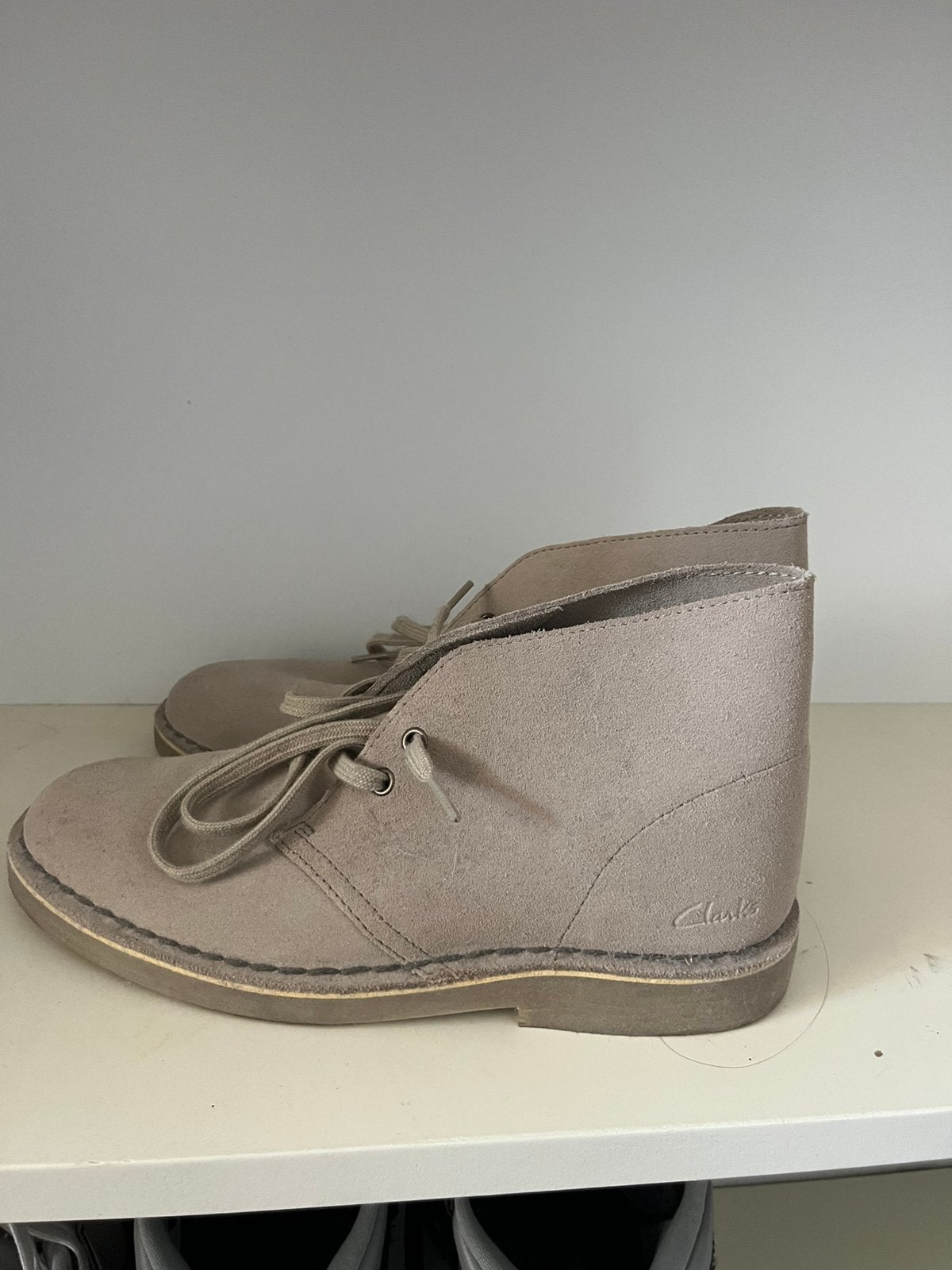 Clarks, Ophalen, Beige, Lage of Enkellaarzen, Zo goed als nieuw