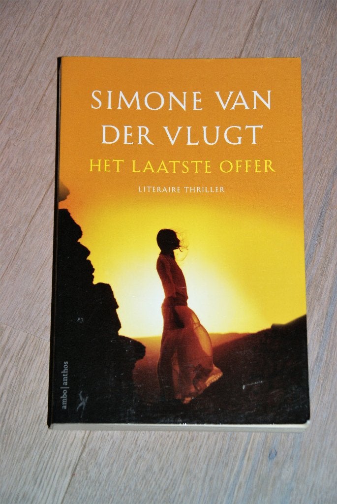 Te koop: Het laatste offer, door Simone van der Vlugt, Ophalen of Verzenden, Zo goed als nieuw, Simone van der Vlugt, Nederland