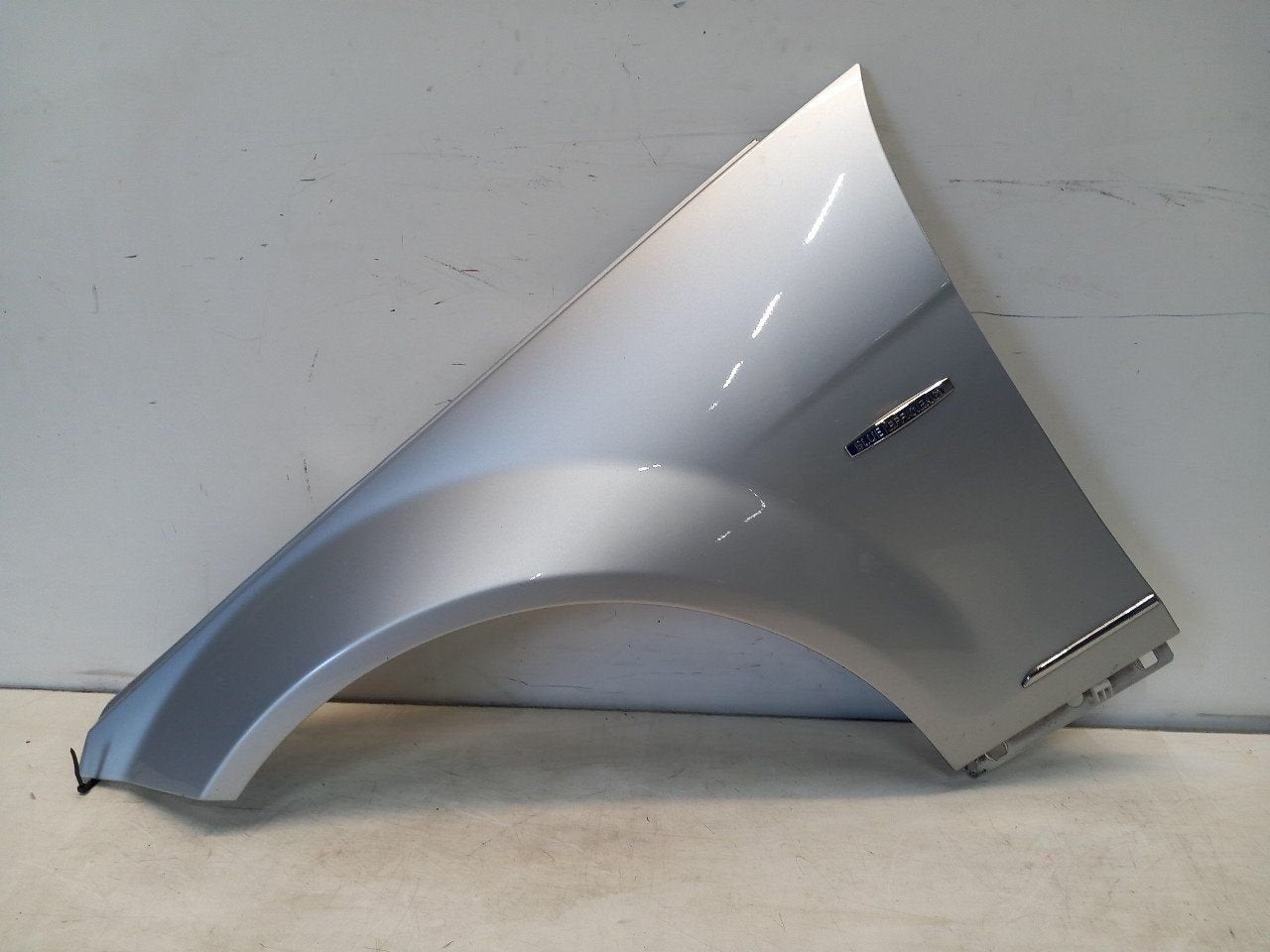 Spatbord links voor Mercedes-Benz C-Klasse, Onderdelen@venauto.nl, Van der Ven Autorecycling B.V., Gebruikt, Ettenseweg 76, 4706 PB Roosendaal, The Netherlands