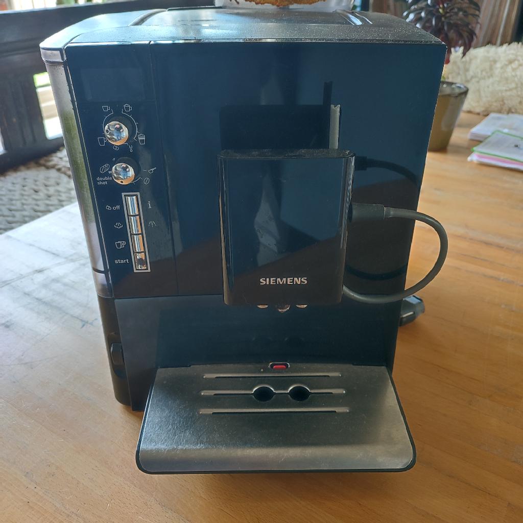 SIEMENS EQ.5 Macchiato Plus bonen-machine, Witgoed en Apparatuur, Koffiezetapparaten, Koffiemachine, Niet werkend, Afneembaar waterreservoir