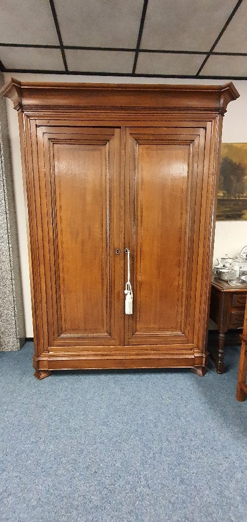 Antieke Luikse/Maastrichtse linnenkast (armoire), Ophalen
