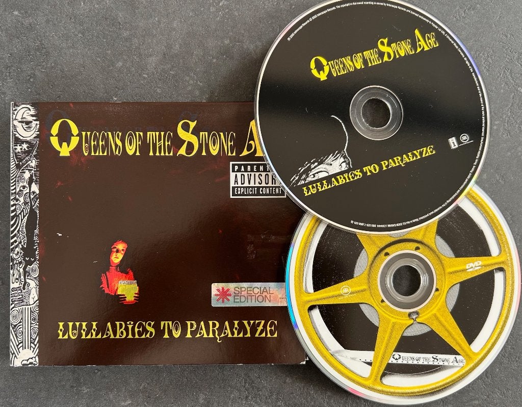 QUEENS OF THE STONE AGE - Lullabies (Deluxe 2CD set), Cd's en Dvd's, Cd's | Rock, Zo goed als nieuw, Poprock, Bonusmateriaal, Digipak