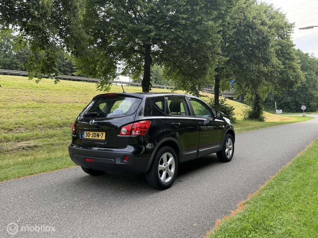Nissan Qashqai 1.6 Connect Edition*PANODAK*APK 4/27*NAVIGATI, Auto's, Nissan, Voorwielaandrijving, 1272 kg, Gebruikt, Zwart