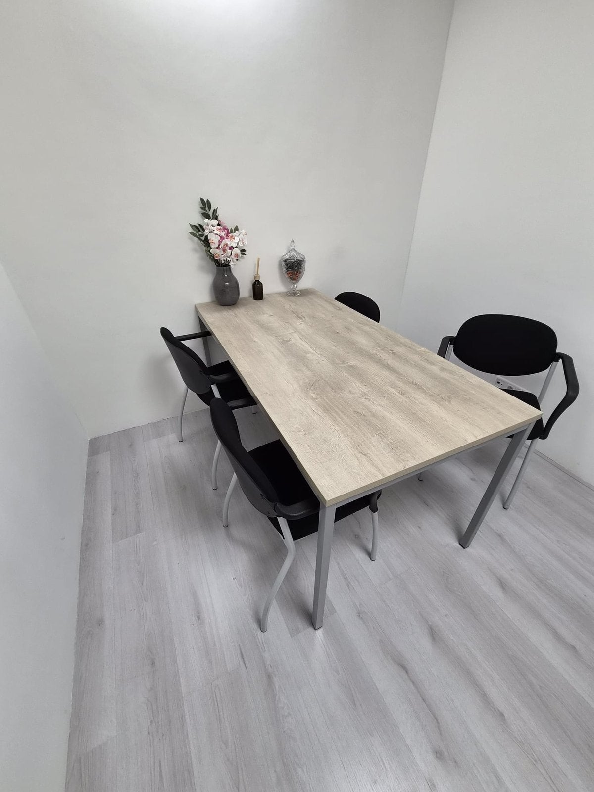Eettafel met 4 stoelen, Huis en Inrichting, Ophalen, Zo goed als nieuw, 75 m² of meer, Laminaat