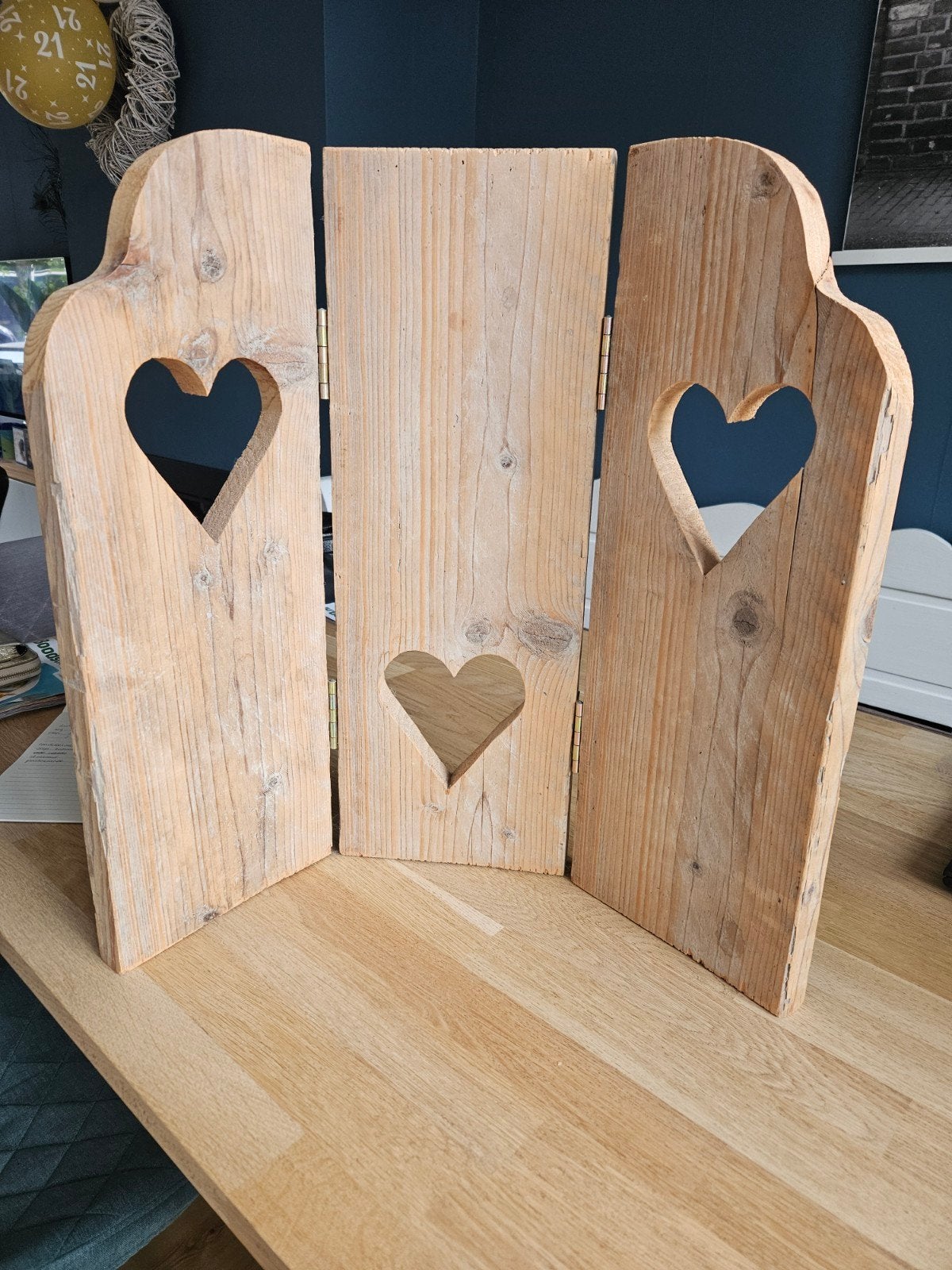 Rustiek houten raamscherm met hartjesuitsparingen, Huis en Inrichting, Woonaccessoires | Overige, Ophalen, Hout, Gebruikt, Landelijk