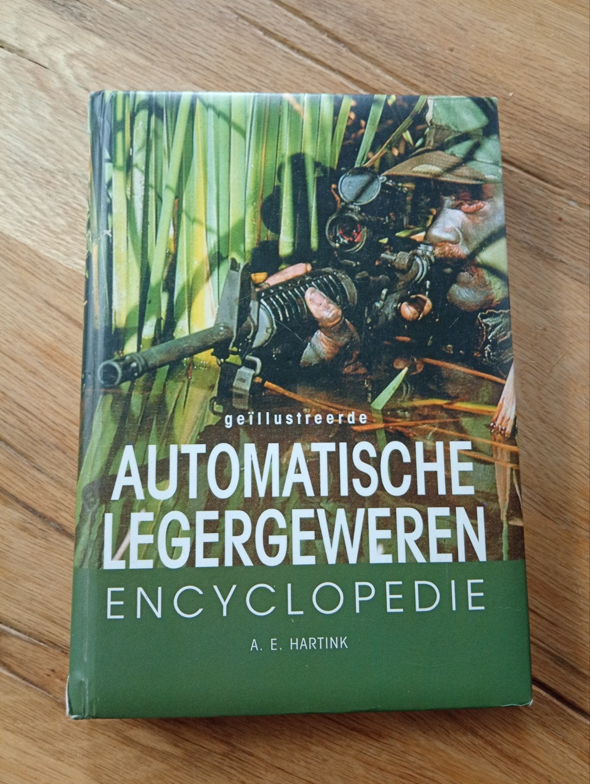 Geïllustreerde Automatische Legergeweren Encyclopedie, Boeken, Encyclopedieën, Gelezen, Ophalen of Verzenden, Los deel, A. E. Hartink