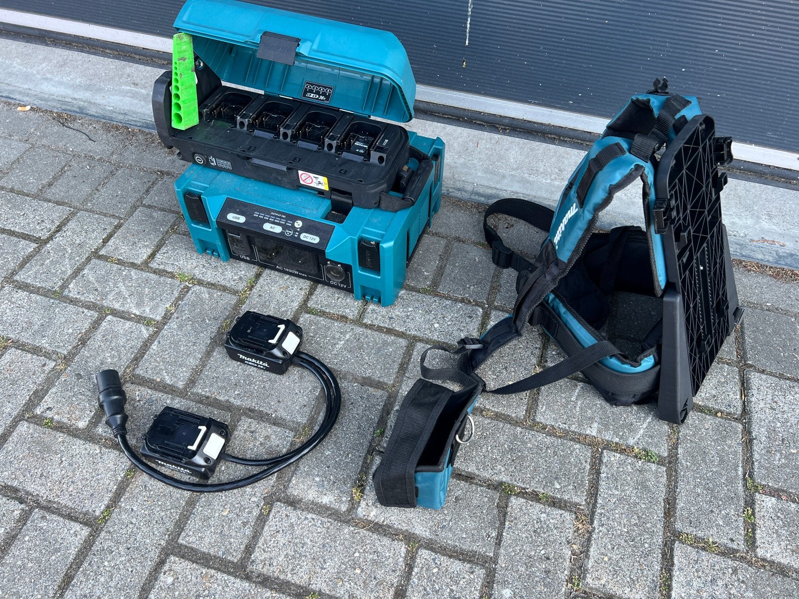 Makita Mobiele Stroomvoorziening BAC01PDC01NL  op 18V Accu's, Ophalen of Verzenden, Zo goed als nieuw