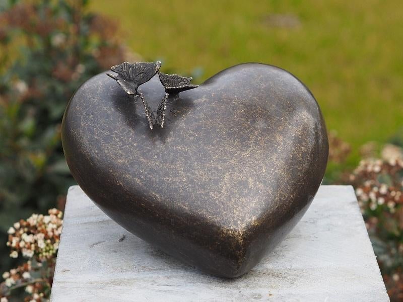 Grote BRONZEN URN / grafdecoratie / HART met VLINDERS, Huis en tuin decoratie Marie, Nieuw, Info@huisentuindecoratiemarie.nl, Peize