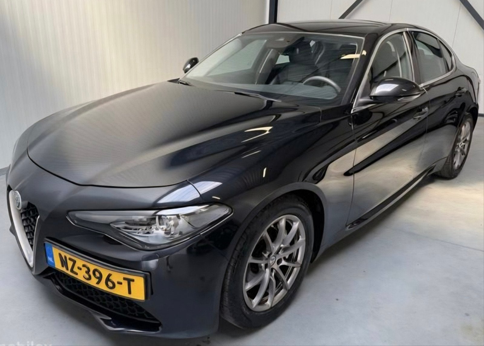Alfa Romeo Giulia 2.2 JTD 150pk 2017 Zwart 160.000km, Auto's, 1349 kg, Achterwielaandrijving, 4 cilinders, Zwart