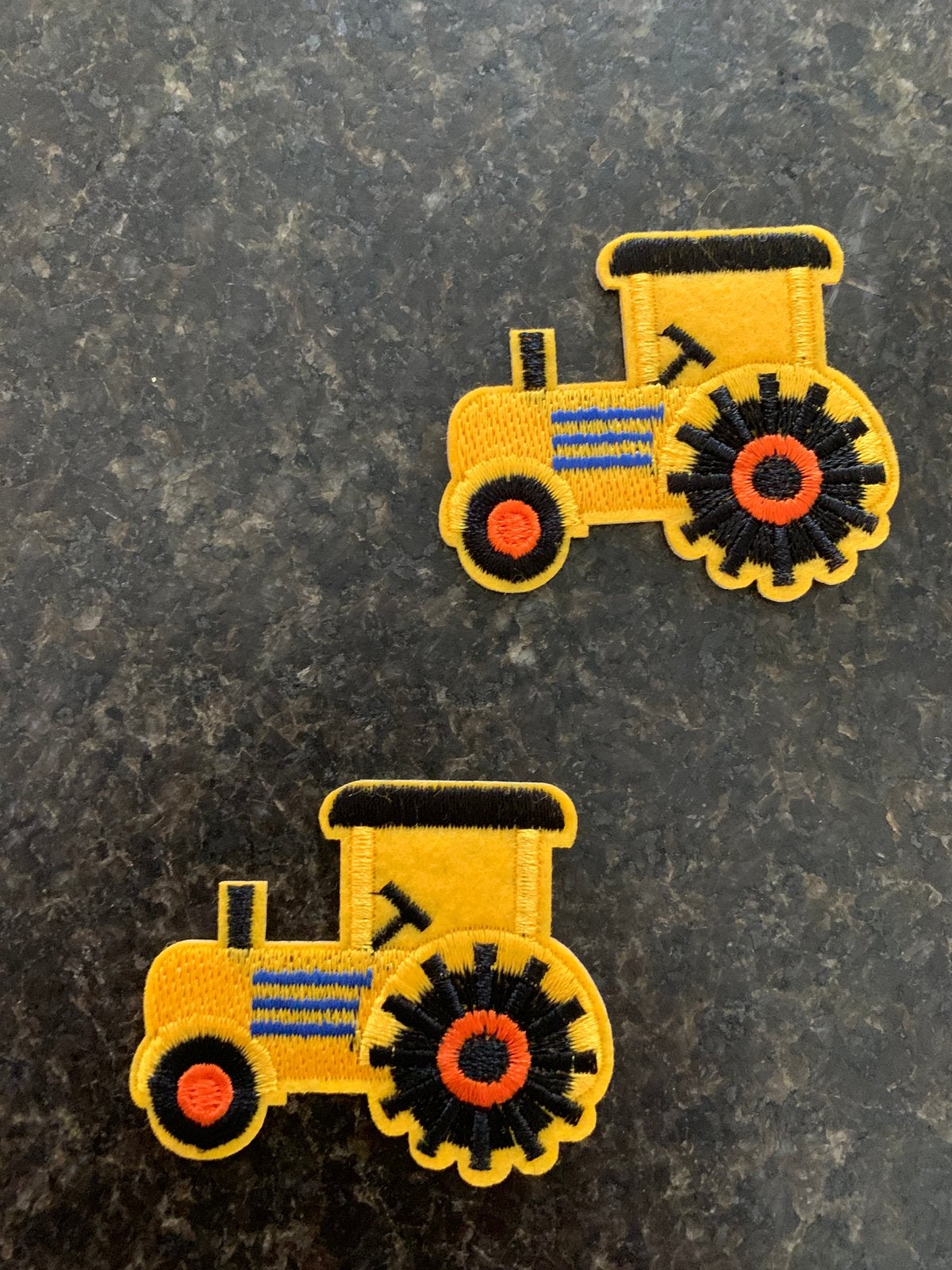 2x Tractor Strijkembleem ook leuk op juichjack, Hobby en Vrije tijd, Verzenden, Nieuw, Hotfix applicaties