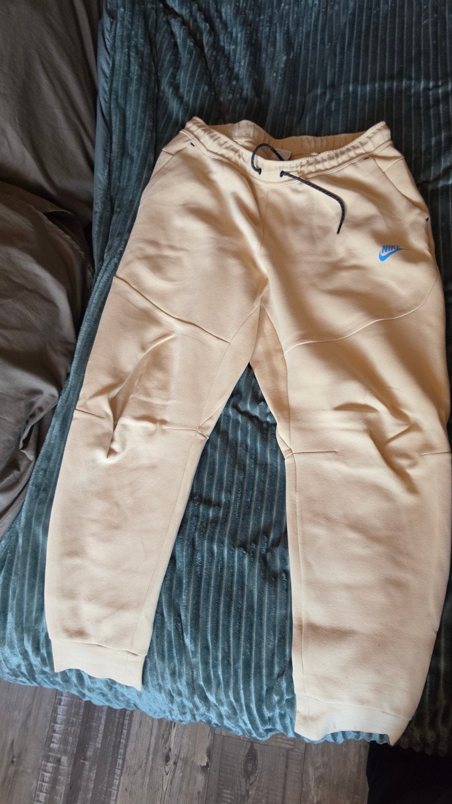 Nike Tech Fleece Pak Maat L - Sesam en Wit - Nieuwstaat, Maat 52/54 (L), Beige, Nike, Nieuw