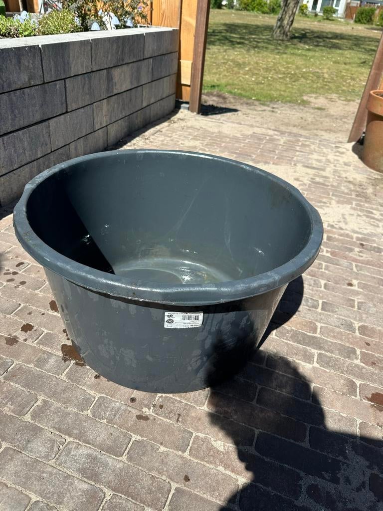 Grijze cementbak / teil 65 liter, Tuin en Terras, Overige Tuin en Terras, Gebruikt, Ophalen