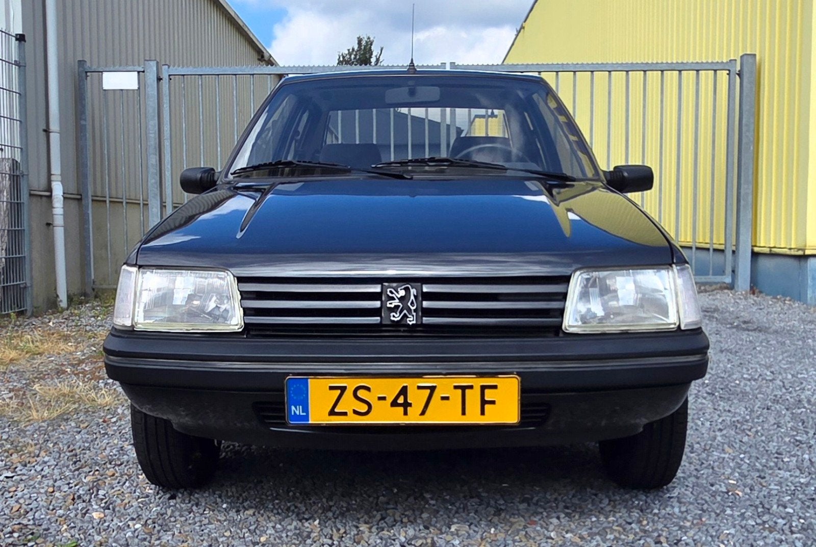 Peugeot 205 1.6 XT AUT 1991 Grijs, Auto's, Elektrische ramen, Particulier, Zilver of Grijs, 78 pk