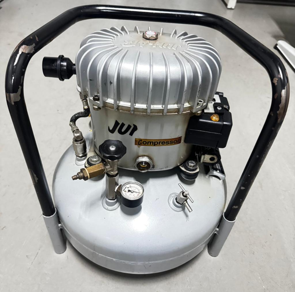 Jun air compressor, lees advertentie goed, Doe-het-zelf en Verbouw, Compressors, Ophalen, Gebruikt, 6 tot 10 bar, Minder dan 200 liter/min