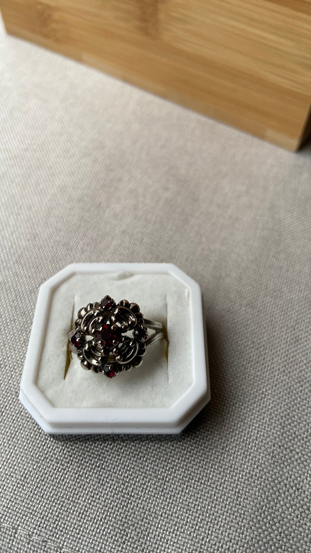 Ring vintage met granaat (  trachten ring ) mt 18, Sieraden, Tassen en Uiterlijk, Antieke sieraden, Ophalen of Verzenden, Zilver
