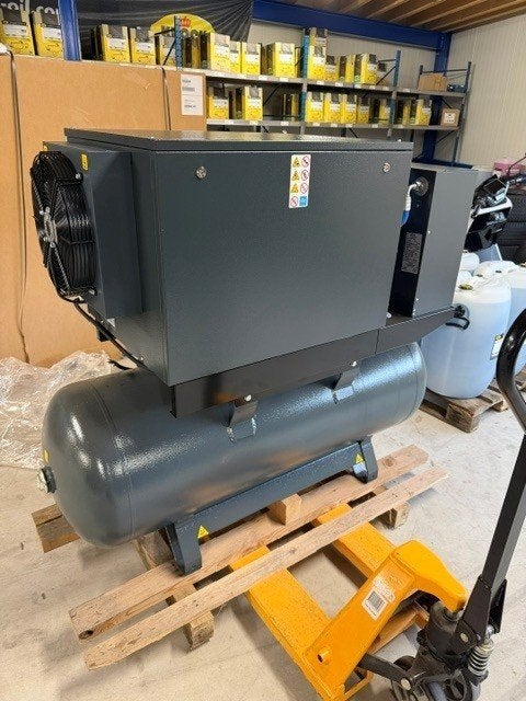 Geluidsarme schroefcompressor van 10 PK met persluchtdroger, Doe-het-zelf en Verbouw, Ophalen, 800 liter/min of meer, Nieuw, 6 tot 10 bar