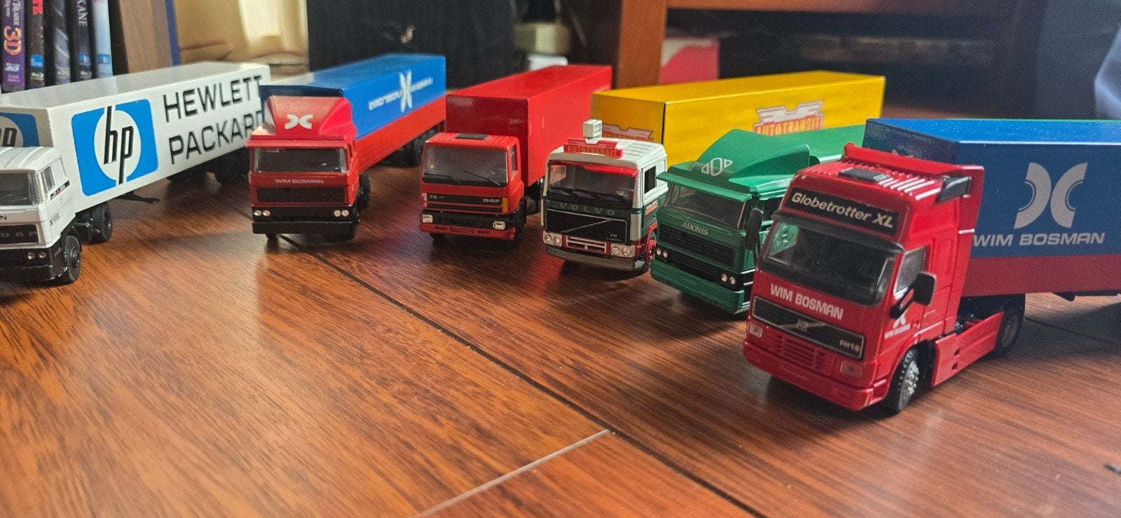Verzameling van 14 diverse vrachtwagen schaalmodellen, Overige merken, 1:50 of kleiner, Ophalen of Verzenden, Zo goed als nieuw