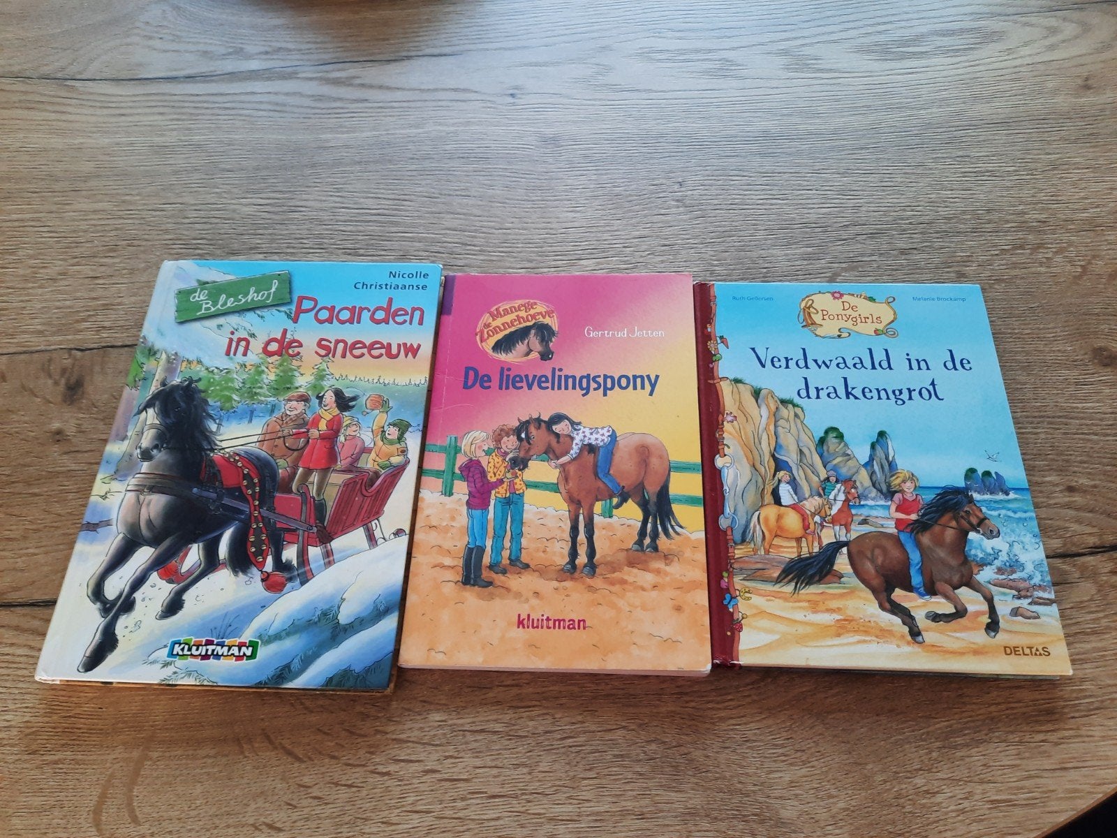 3 paardenboeken: De Bleshof, Manege Zonnehoeve, De Ponygirls, Boeken, Ophalen, Gelezen, Diverse auteurs (o.a. Nicolle Christiaanse, Gertrud Jetten)