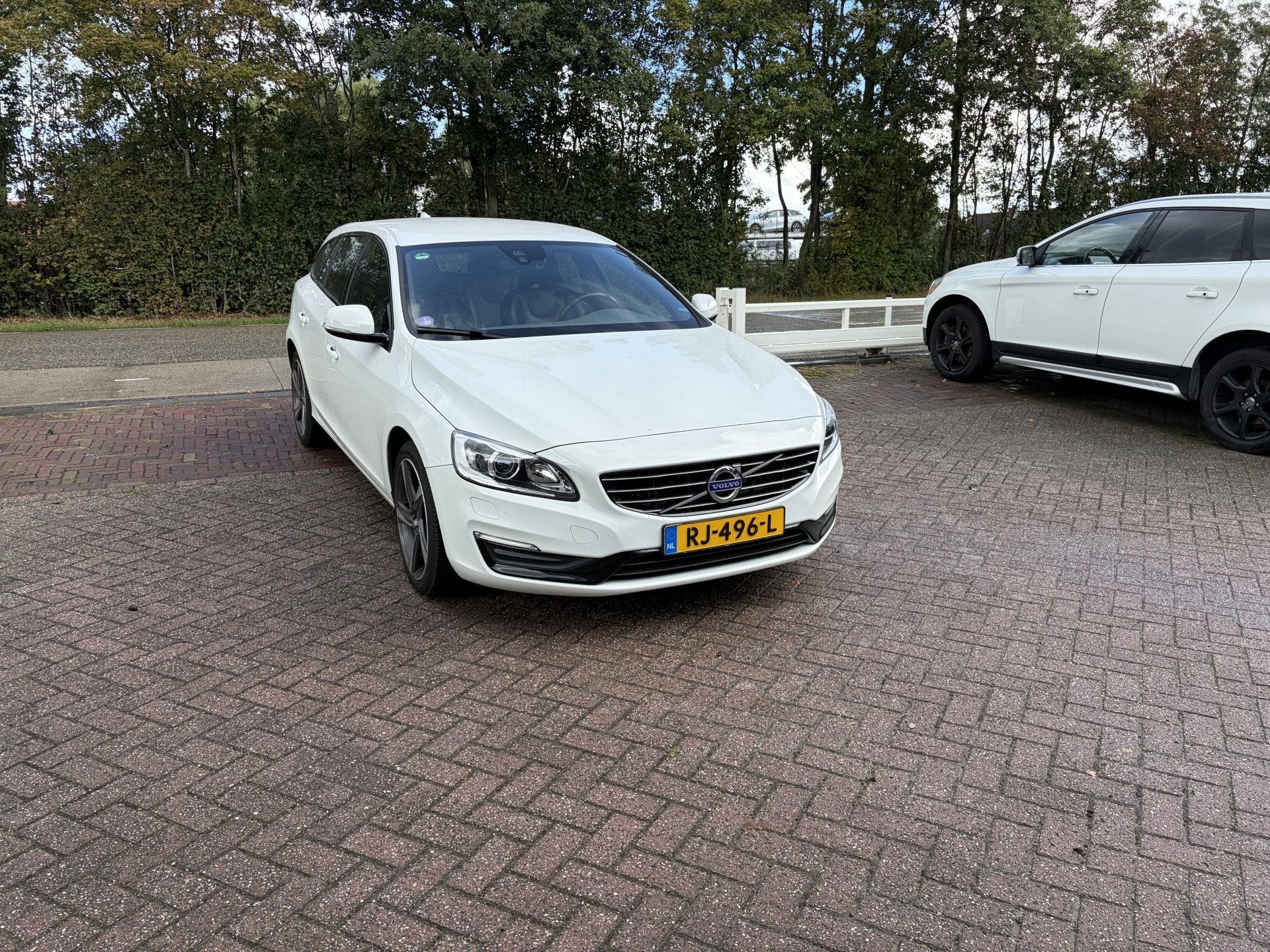 Volvo V60 1.5 T3 Polar+ Dynamic TREKHAAK STOELVERWARMING ZWA, Auto's, 4 cilinders, Wit, 154 pk, Onderhoudsboekje