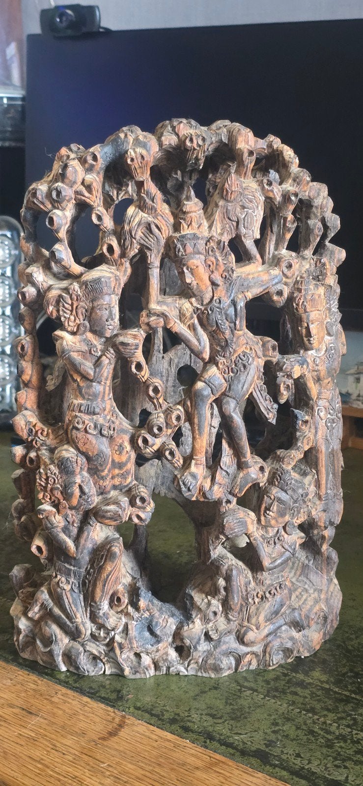 Houtgesneden Balinese Scène: Krijger en Nimfen, Houtsnijwerk, Ophalen of Verzenden, Handgemaakt, Scène