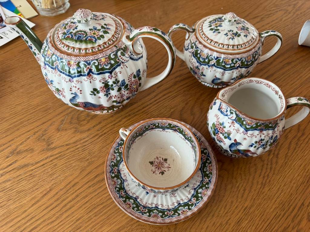 Porseleinen theeservies met pauwen en bloemen, Ophalen