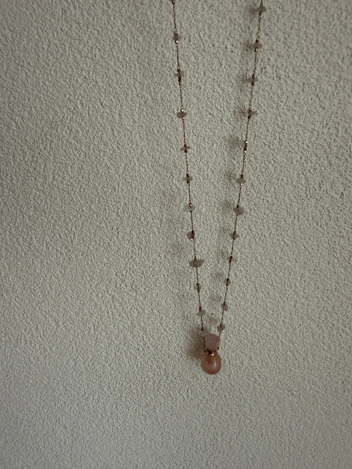 Gratis ketting rozenkwarts parfumflesje, Ophalen, Zo goed als nieuw, Roze, Steen of Mineraal