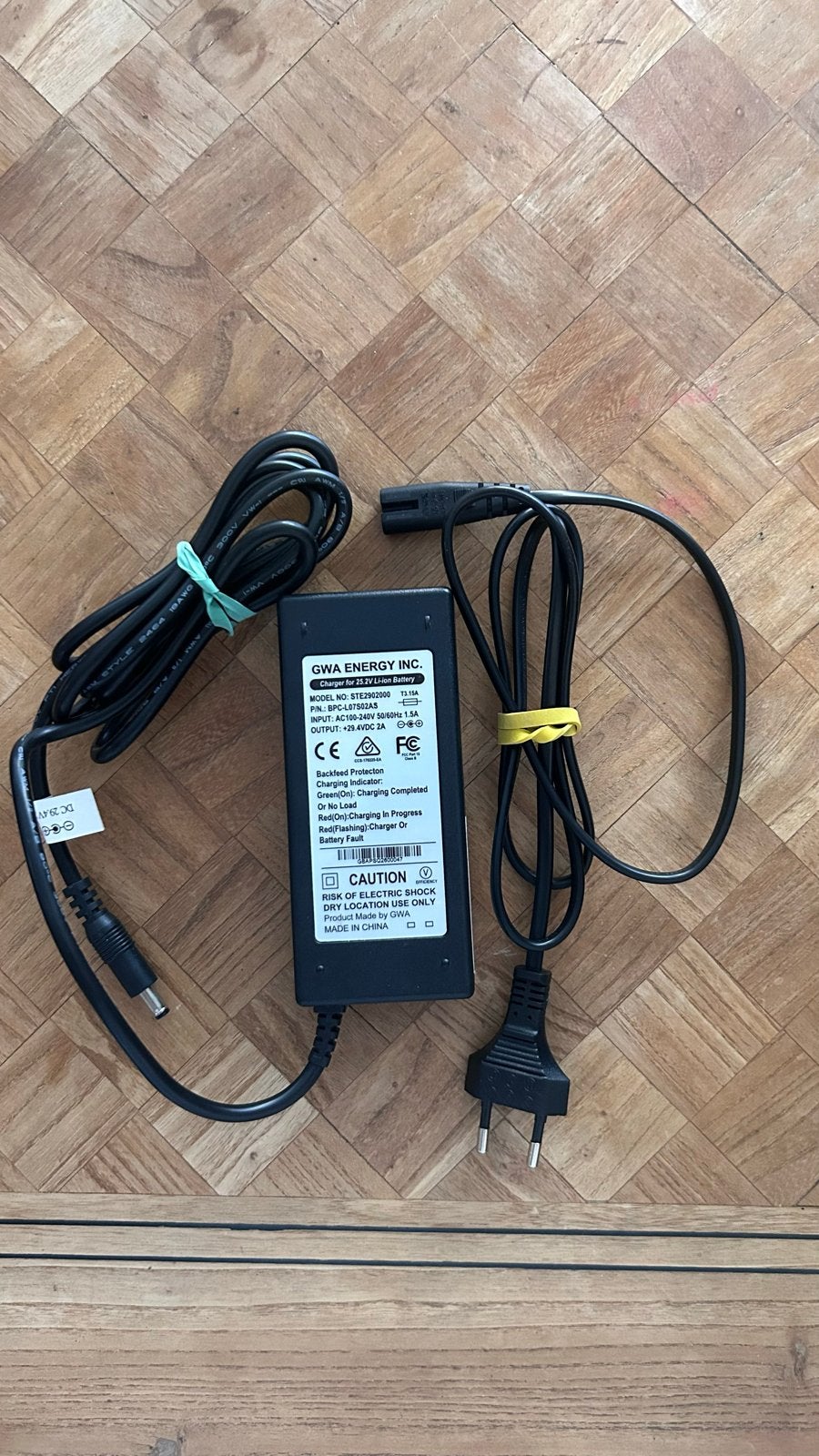GWA Energy STE2902000 29,4V 2A e-bike acculader Batavus/Prot, Ophalen of Verzenden, Zo goed als nieuw