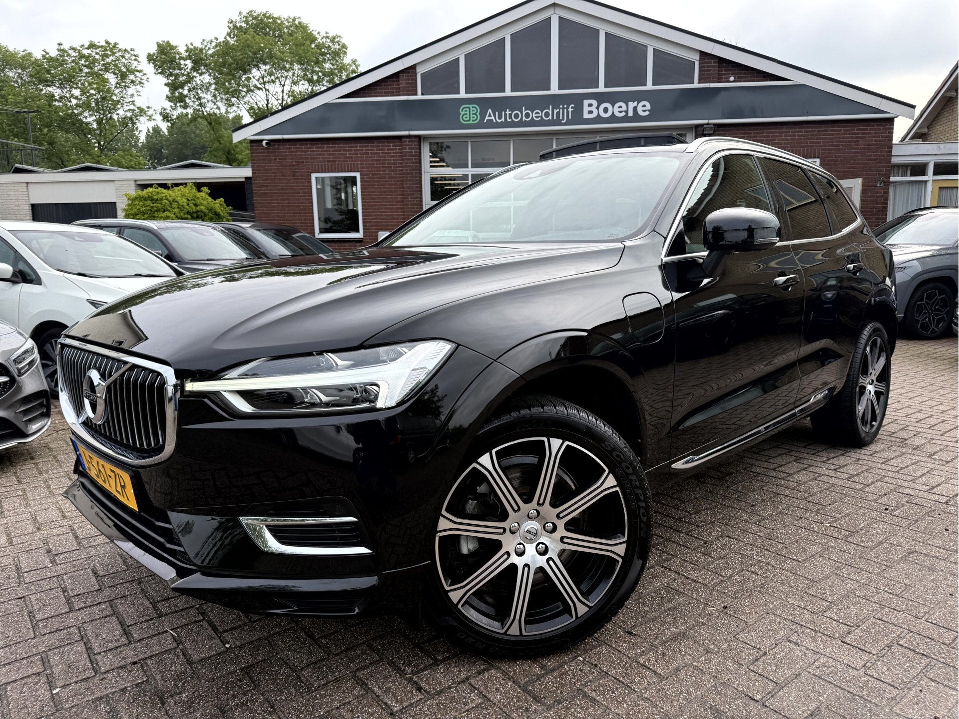 Volvo XC60 2.0 T6 AWD Business Pro Panoramadak, Trekhaaak NL, Auto's, Automaat, Gebruikt, 138 €/maand, Automatische klimaatregeling