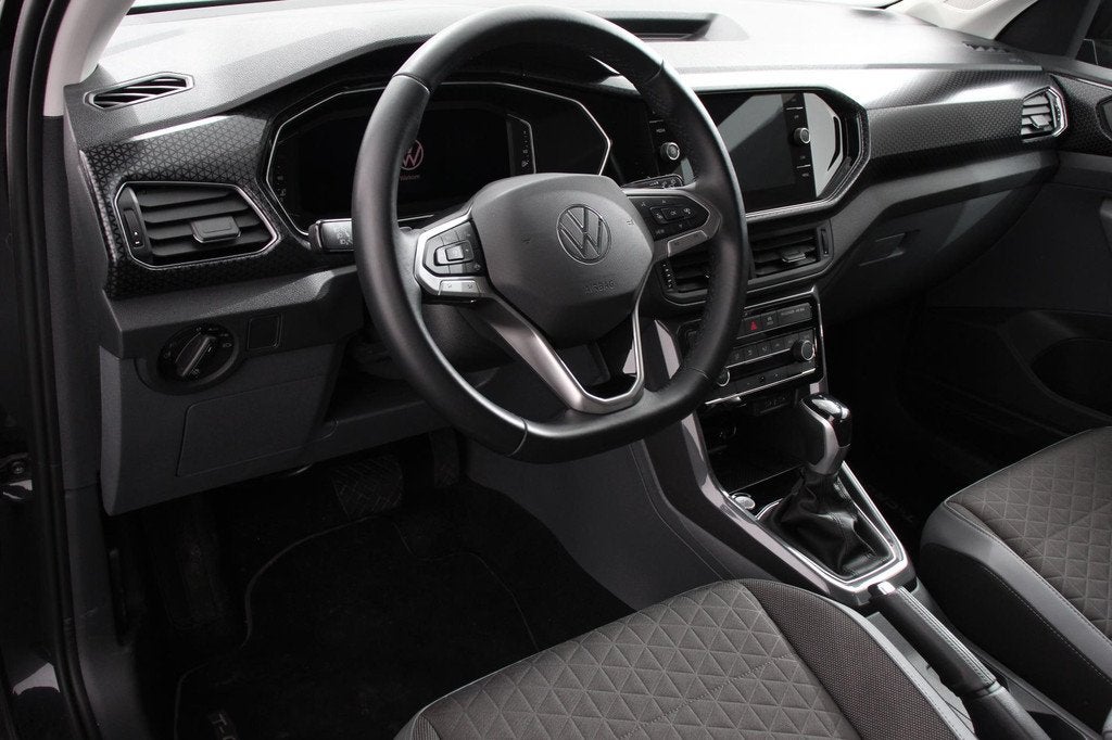 Volkswagen T-Cross 1.5 TSI DSG Style Team Navigatie Apple Ca, Auto's, Volkswagen, Euro 6, 4 cilinders, 150 pk, Zwart