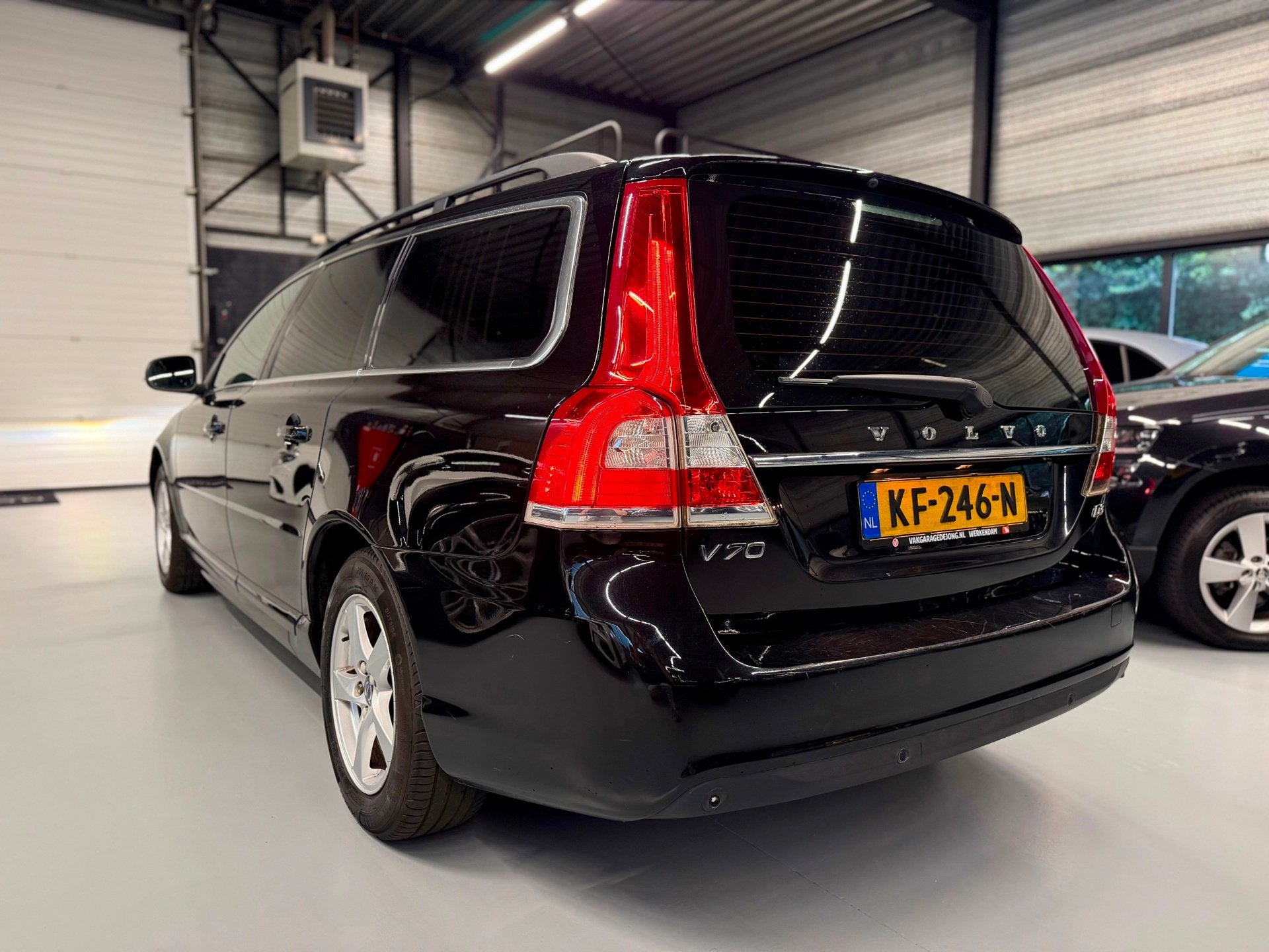 Volvo V70 2.0 D3 Polar+Xenon l Blis l Leder, Auto's, Dealer onderhouden, Euro 6, 4 cilinders, Diesel