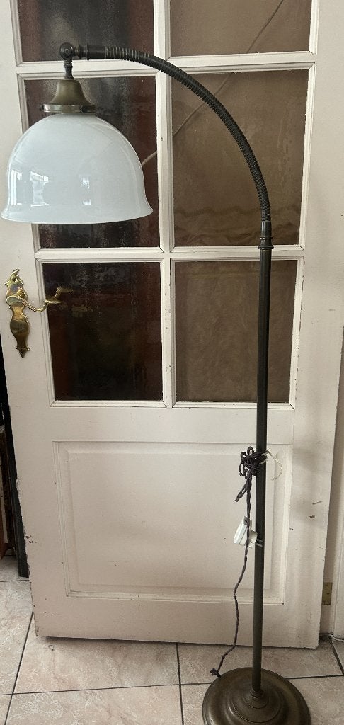 vintage stations vloerlamp jaren 50-60 messing opaline kap, Ophalen, Gebruikt, Art deco, 100 tot 150 cm