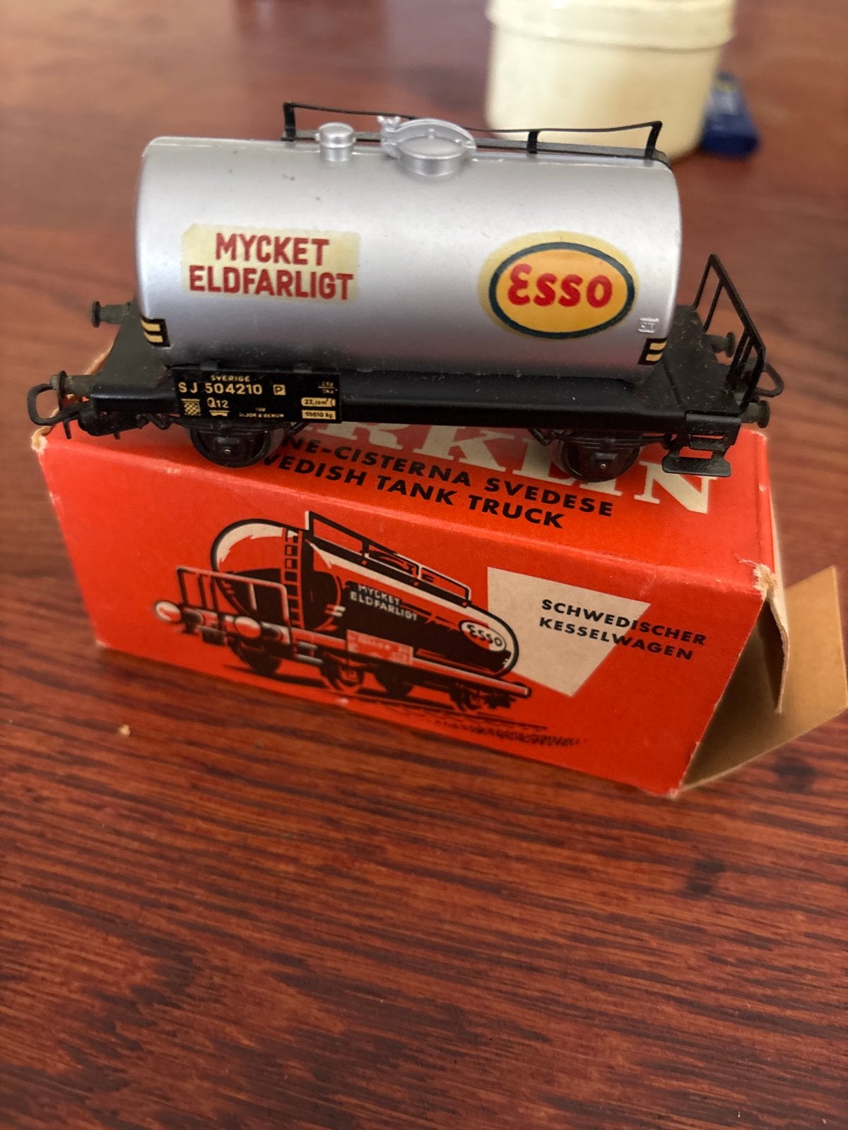 Märklin Esso Tankwagon - Mycket Eldfarligt - SJ 504210, Wisselstroom, Gebruikt, Wagon, Ophalen of Verzenden