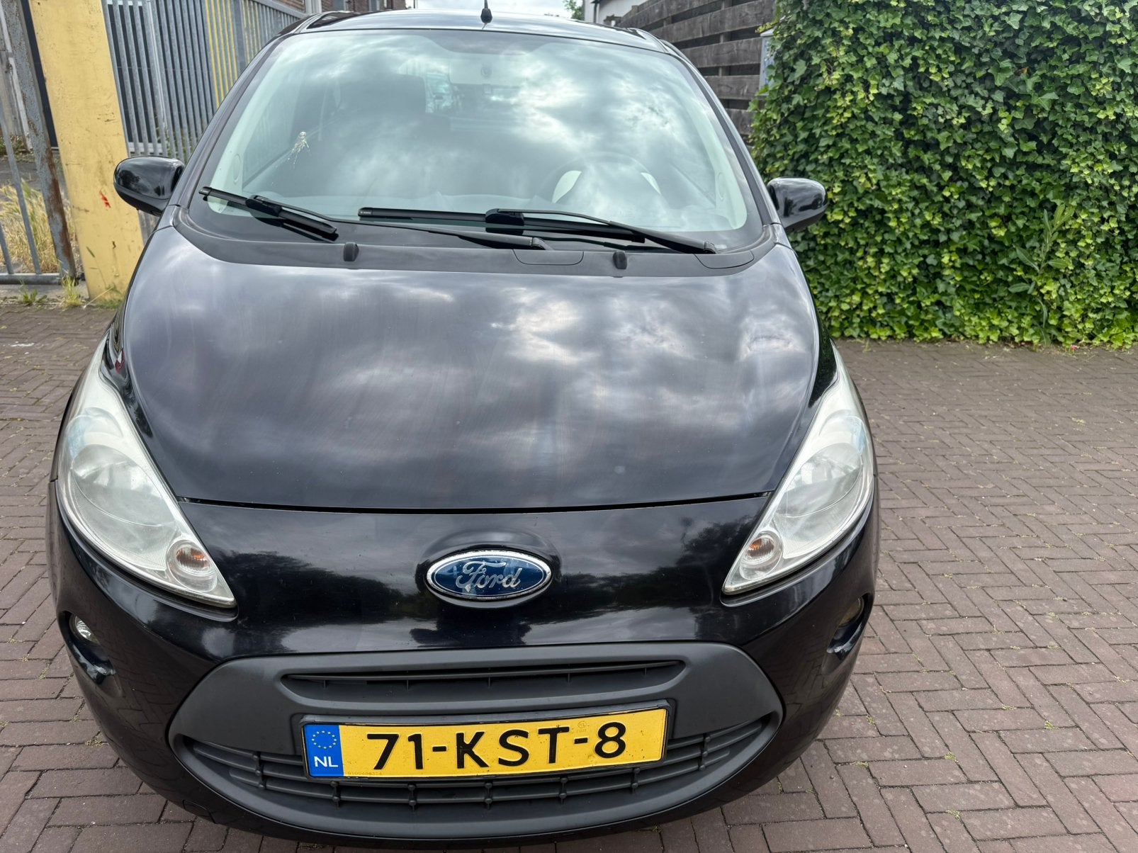 Ford Ka 1.2 51KW 2010 Zwart, Voorwielaandrijving, 1242 cc, 4 cilinders, 4 stoelen