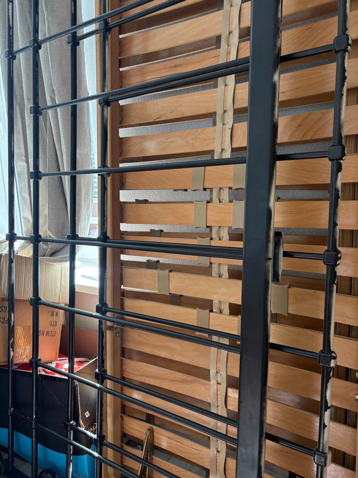 Zwart metalen bedframe met lattenbodem, Huis en Inrichting, Slaapkamer | Bedden, Ophalen, Gebruikt, Zwart, Tweepersoons