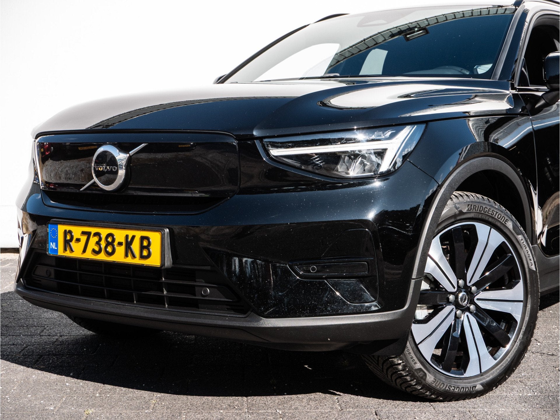 Volvo XC40 Recharge Plus 70 kWh SOH 93% Trekhaak/ Stoel-stuu, Auto's, Stof, Gebruikt, Met garantie (alle), Zwart