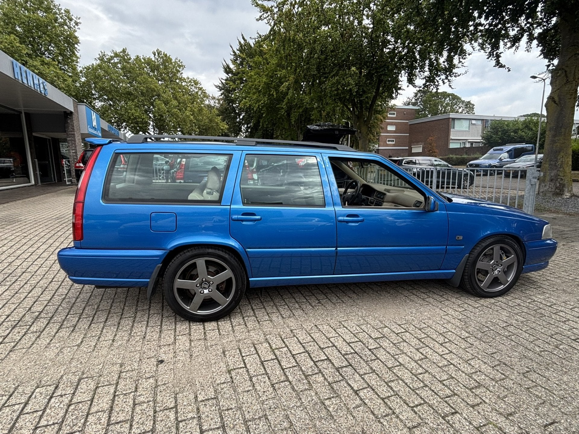 Volvo V70 2.4 R 265pk AWD LASER BLUE Schuifdak Family, foto 5