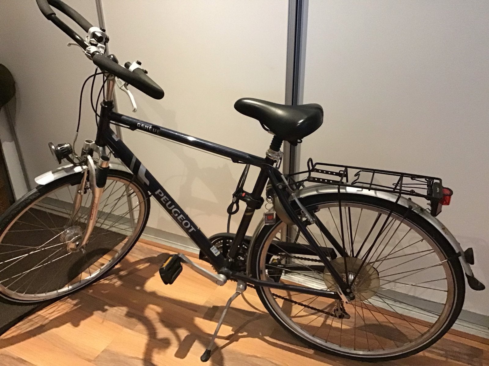 Peugeot Genève heren sportfiets met Axa-slot met kabel, 28 inch, 10 tot 15 versnellingen, Velgrem, Zo goed als nieuw