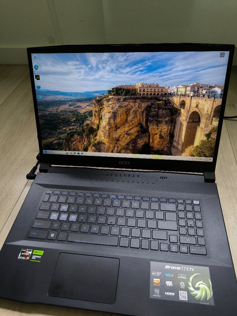MSI Bravo 17 C7VE Gaming Laptop (Ryzen 5 / RTX 4050 / 144Hz), Ophalen, Qwerty, Amd Ryzen  5, 512 GB