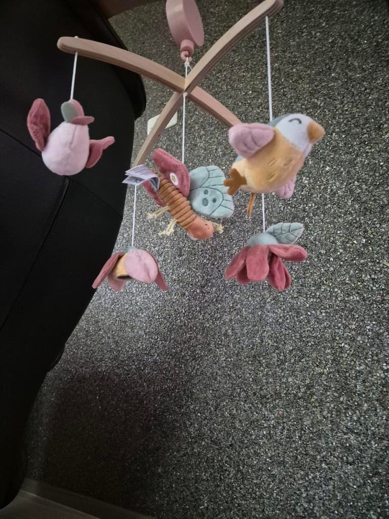 Muzikale mobiel little dutch, houten arm en zachte speeltjes, Ophalen, Zo goed als nieuw, Mobiel