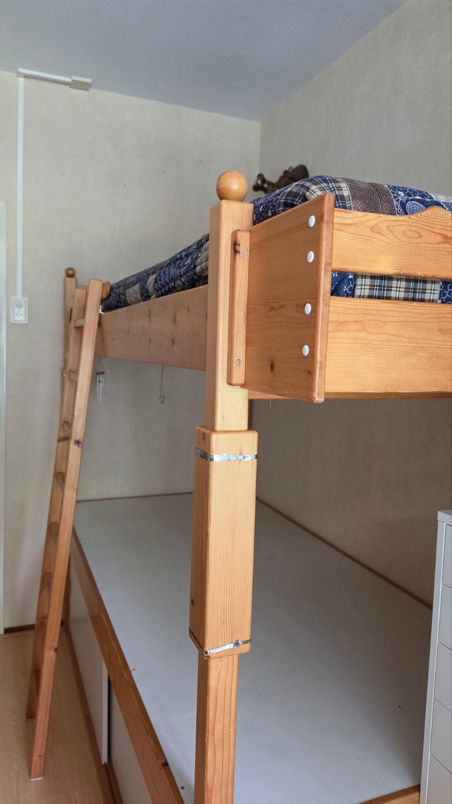 Stevig houten stapelbed met ladder, Huis en Inrichting, Slaapkamer | Stapelbedden en Hoogslapers, Ophalen