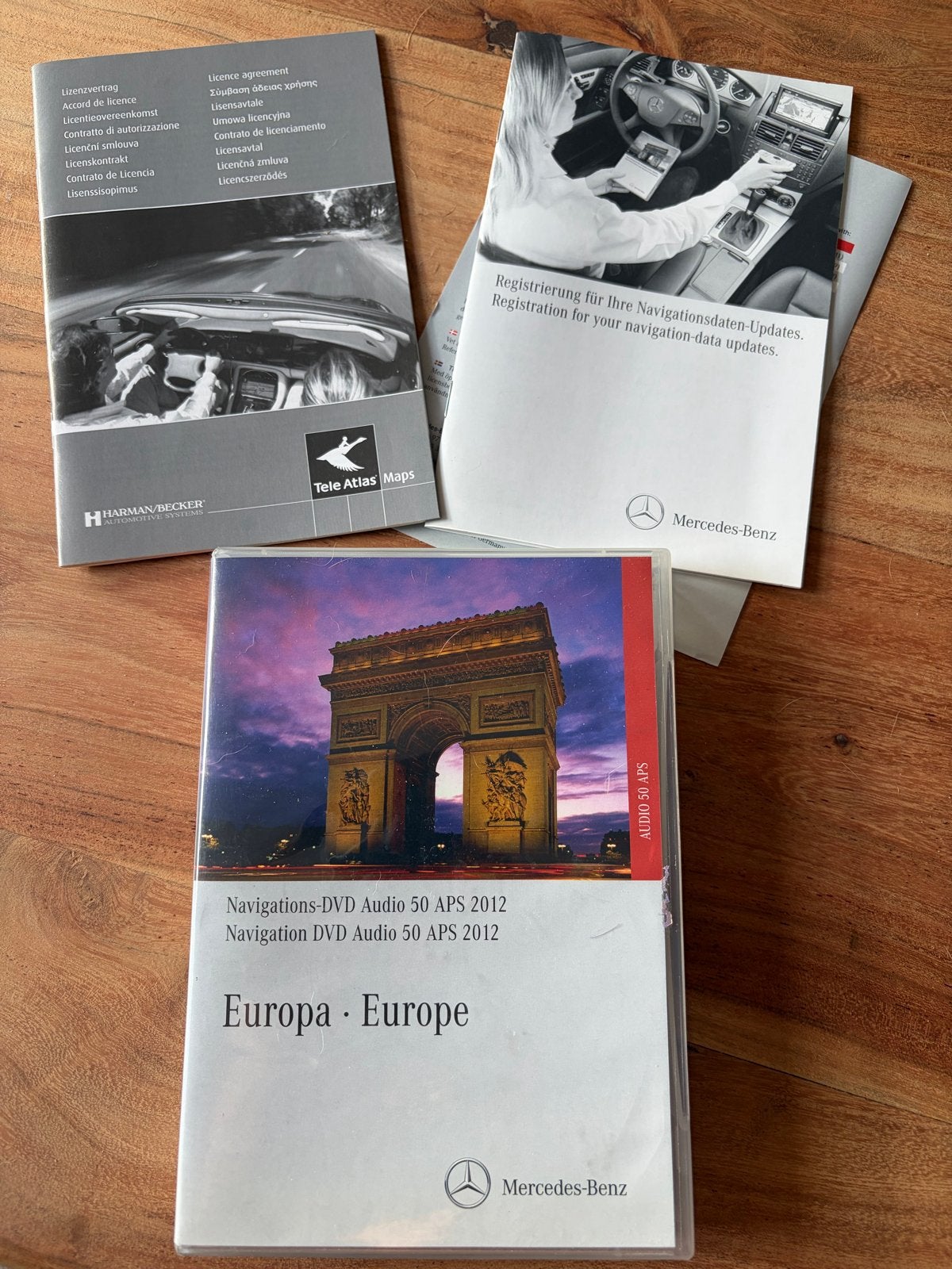 Mercedes navigatie origineel - 4 dvd's Europa 2012, Auto diversen, Ophalen of Verzenden, Gebruikt