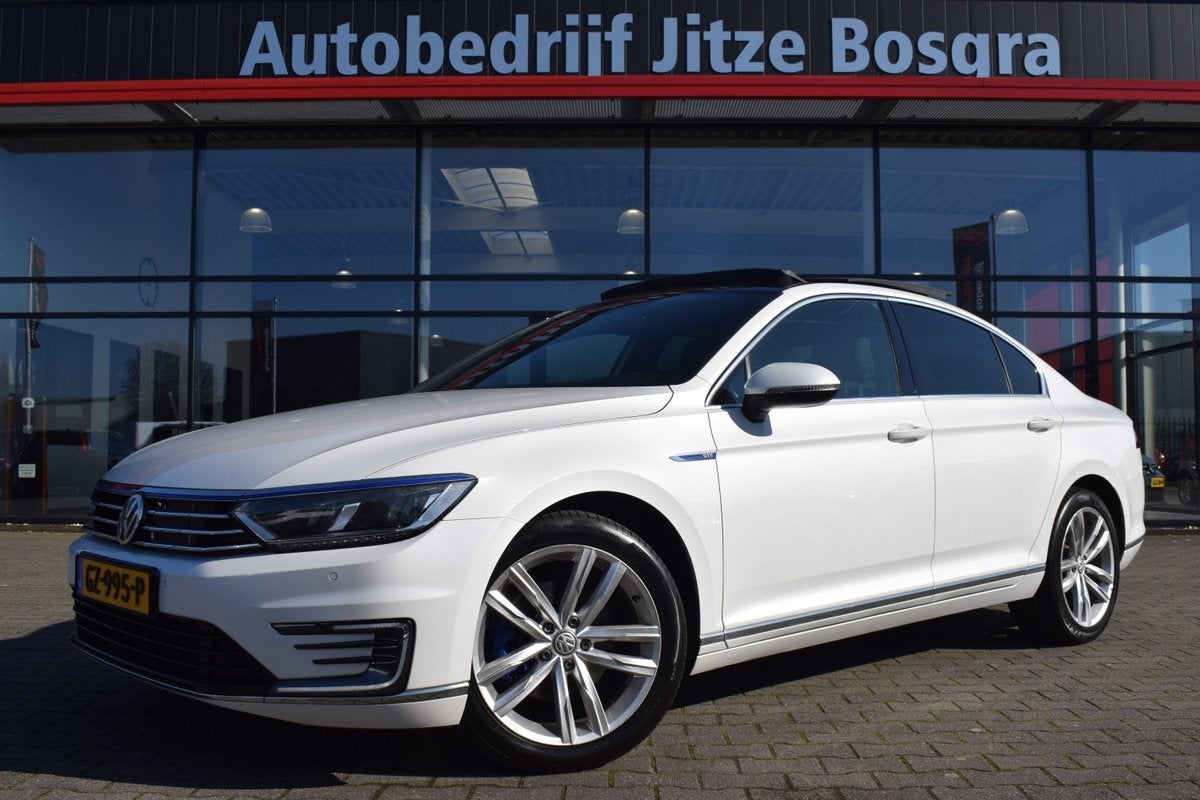 Volkswagen Passat 1.4 TSi GTE Highline LED | Panoramadak | C, Gebruikt, Met garantie (alle), 1622 kg, Wit