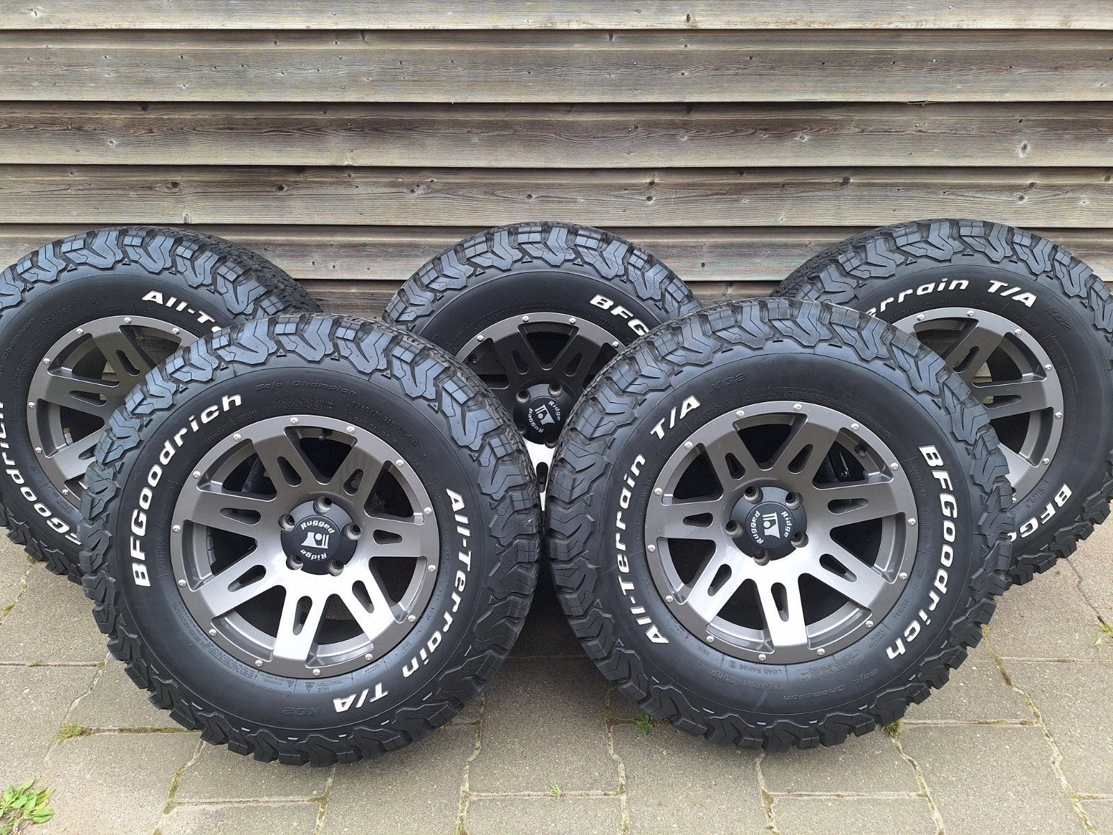 Rugged Ridge XHD Gunmetal metallic 5x127 285/70/R17, Ophalen, Gebruikt, 285 mm, Banden en Velgen