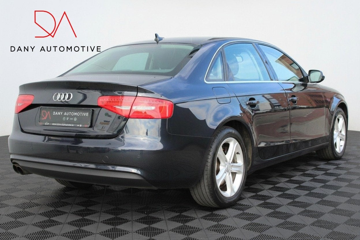 Audi A4 Limousine 1.8 TFSI AUT. I CRUISE I AFN. TREKH I NAVI, Auto's, Audi, Euro 5, Stof, Gebruikt, 4 cilinders