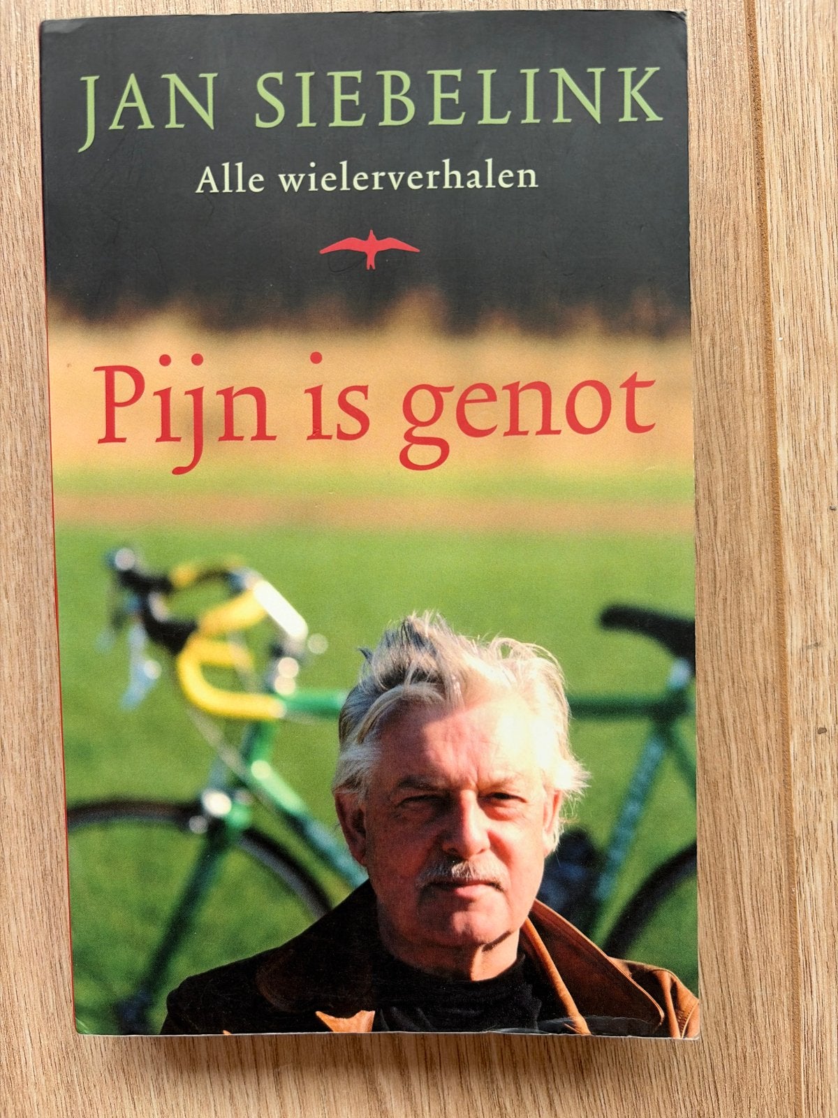 Jan Siebelink - Pijn is genot (Alle wielerverhalen), Ophalen of Verzenden, Gelezen, Lopen en Fietsen
