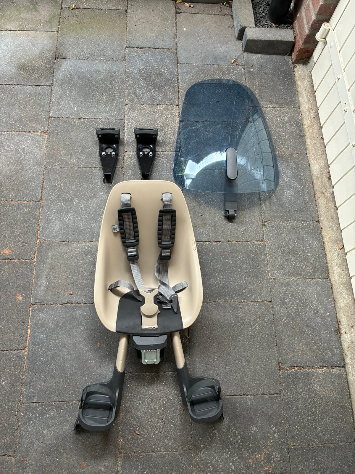 Nieuwe Urban Iki voorzitje inclusief scherm en extra beugel, Fietsen en Brommers, Fietsaccessoires | Fietsstoeltjes, Ophalen of Verzenden